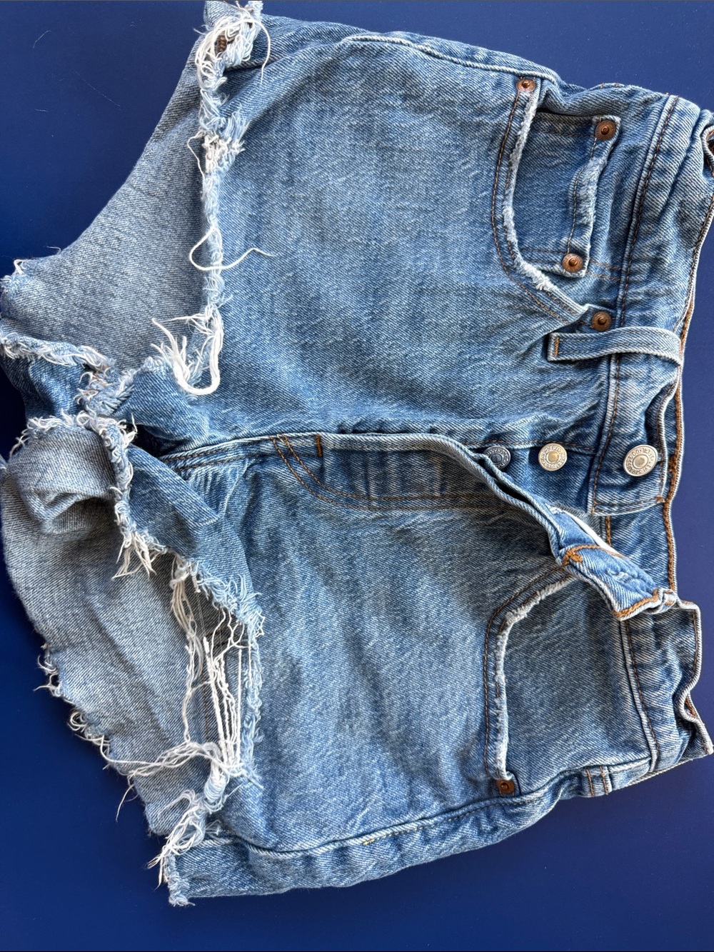 Classic High-Waist Distressed Denim Shorts in Light Blue Levi size 26